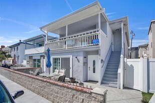 121 33rd St in Newport Beach, CA - Building Photo