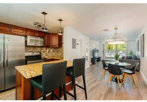 6865 Bay Dr in Miami, FL - Building Photo