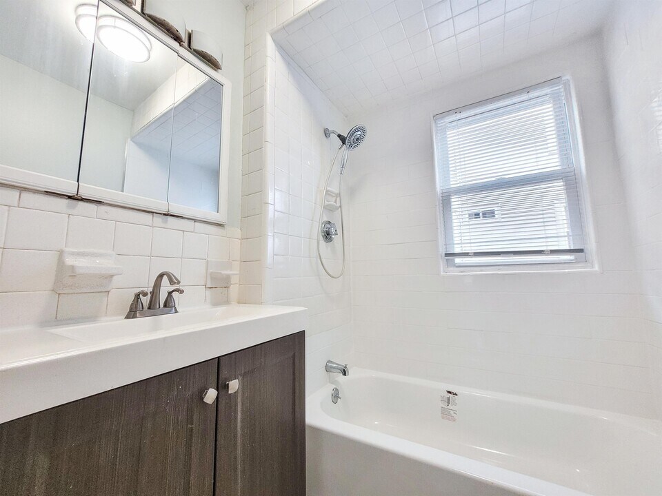 34 Juniper St, Unit 1 in Boston, MA - Building Photo