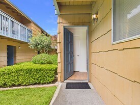 3162 Eucalyptus St in Marina, CA - Building Photo