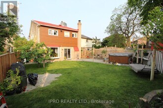623 Hartfordshire Ln in Mississauga, ON - Building Photo - Building Photo