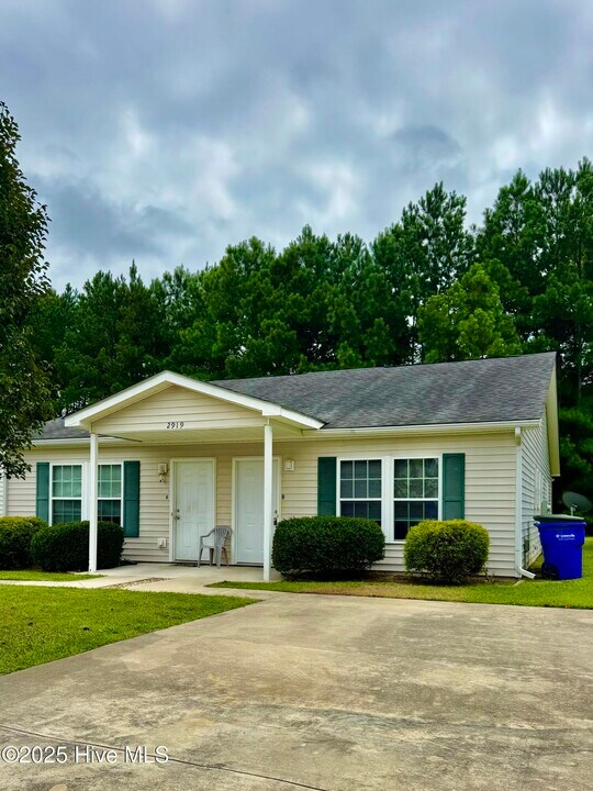 2919 Lee Ct in Greenville, NC - Building Photo