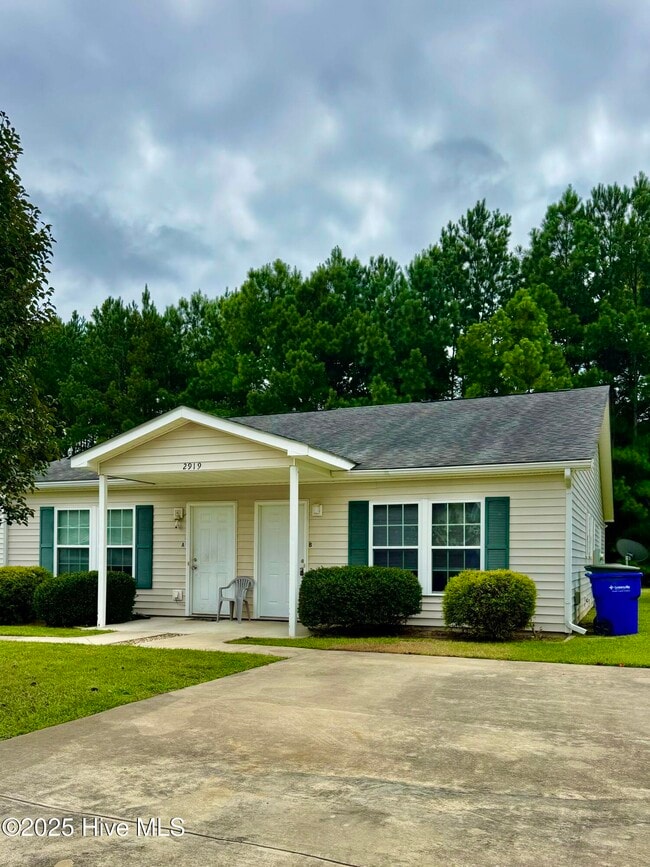 property at 2919 Lee Ct