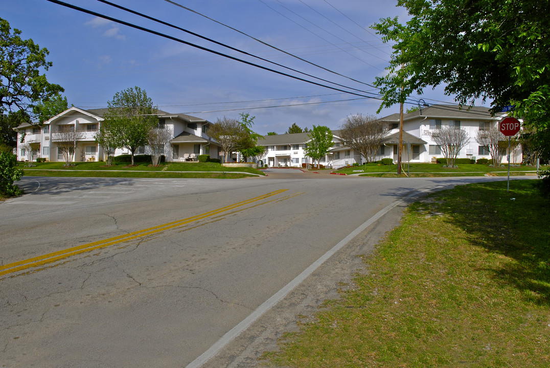 Arlington Plaza in Arlington, TX - Building Photo