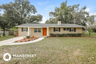 511 S Simpson St in Mount Dora, FL - Building Photo