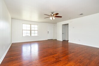35058 Quail Creek Dr in Denham Springs, LA - Foto de edificio - Building Photo