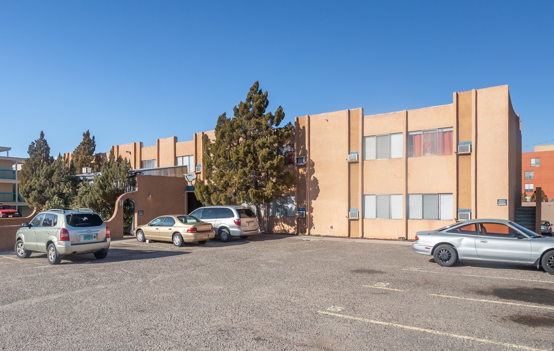 Mid Campus Apartments in Albuquerque, NM - Foto de edificio