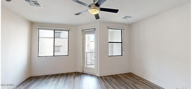 15501 N Dial Blvd in Scottsdale, AZ - Building Photo - Building Photo