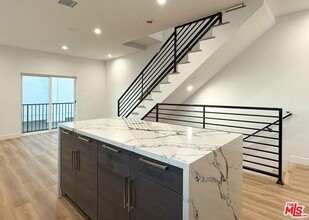 5340 Denny Ave in Los Angeles, CA - Building Photo - Building Photo