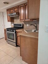 456 Morse Ave, Unit G in Ridgefield, NJ - Building Photo