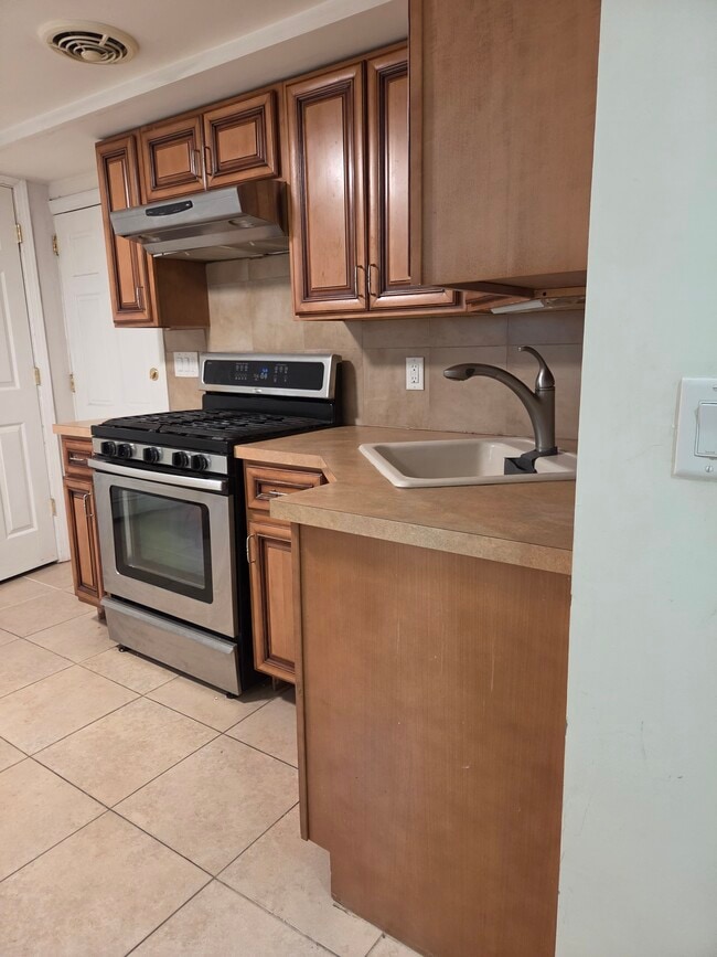 456 Morse Ave, Unit G, Unit G