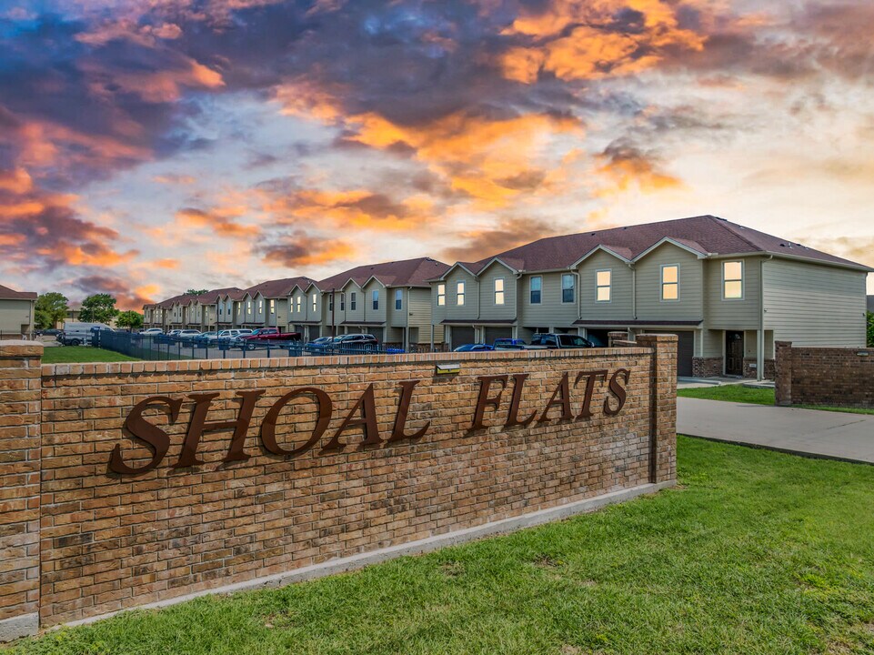 10001 Panther Way, Unit 706 in Woodway, TX - Building Photo