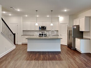 5292 Blue Mountain Dr in Auburn, GA - Foto de edificio - Building Photo