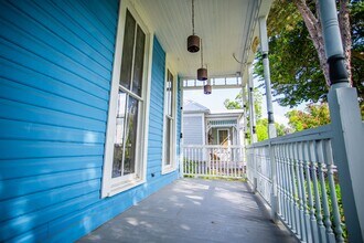 627 E Guenther St in San Antonio, TX - Building Photo - Building Photo