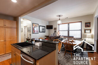2330 W Huron St, Unit 1 in Chicago, IL - Building Photo - Building Photo