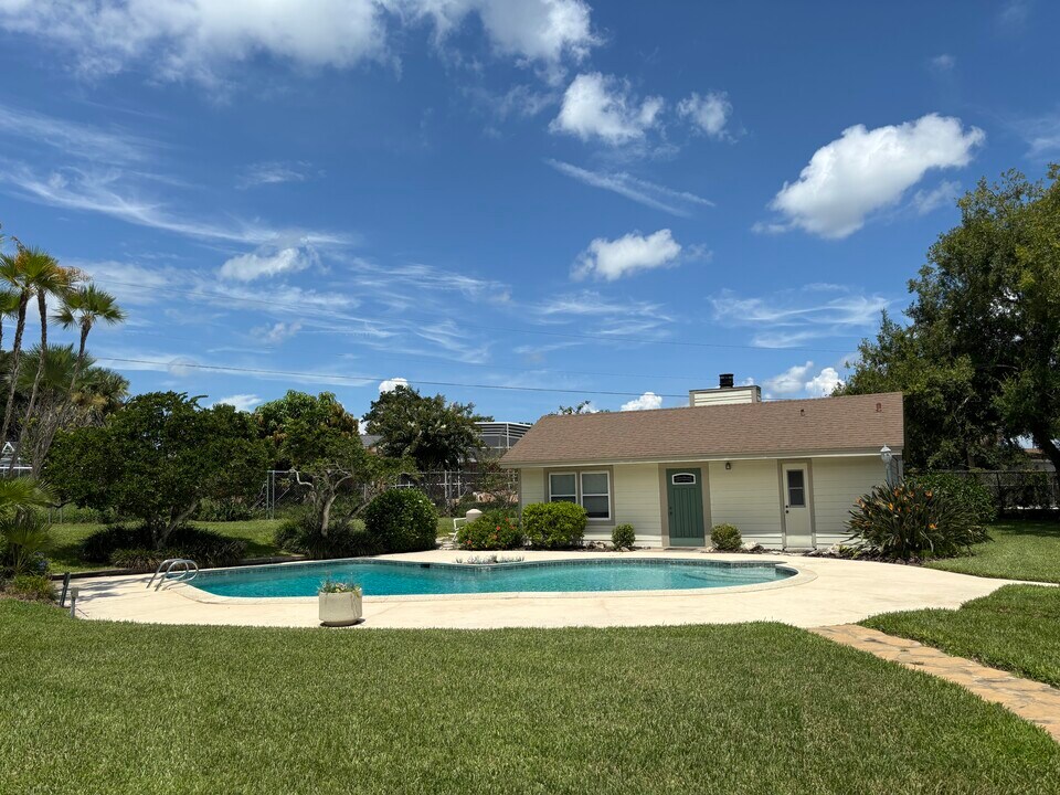 662 Cortez Cir, Unit Rear Cottage in Altamonte Springs, FL - Foto de edificio