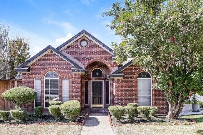 property at 913 Mossberg Ln