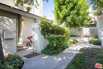 11848 Moorpark St in Los Angeles, CA - Building Photo - Building Photo