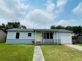 5905 Hugo Dr in Corpus Christi, TX - Building Photo