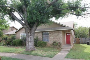 12331 Alderbrook Dr in Austin, TX - Building Photo