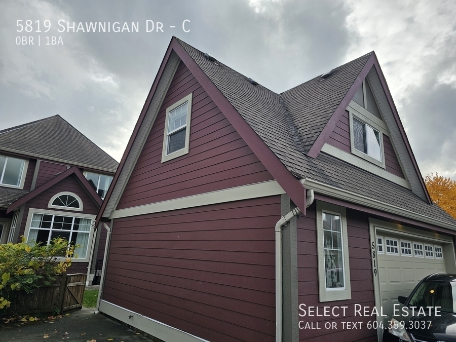 5819 Shawnigan Dr in Chilliwack, BC - Building Photo