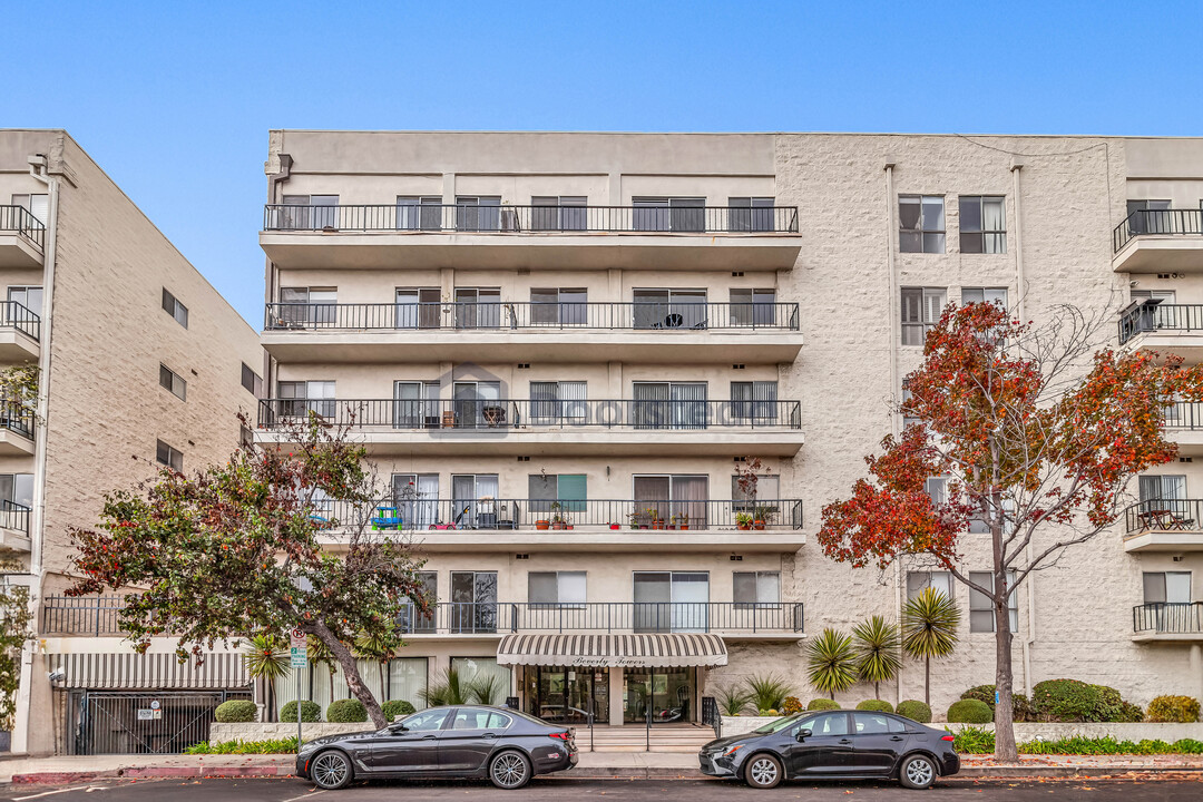 1115 S Elm Dr, Unit Apt 512 in Los Angeles, CA - Building Photo