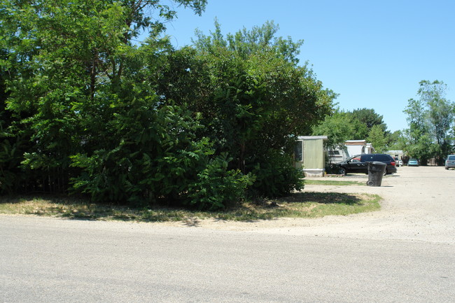 Circle C Mobile Home Park in Garden City, ID - Foto de edificio - Building Photo