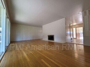 9060 Talisman Dr in Sacramento, CA - Building Photo - Building Photo