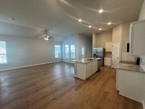 184 Schrader Dr in Buda, TX - Building Photo - Building Photo