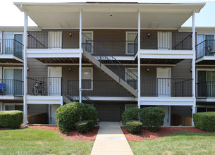 Apple Creek Apartments in Kansas City, MO - Foto de edificio - Building Photo