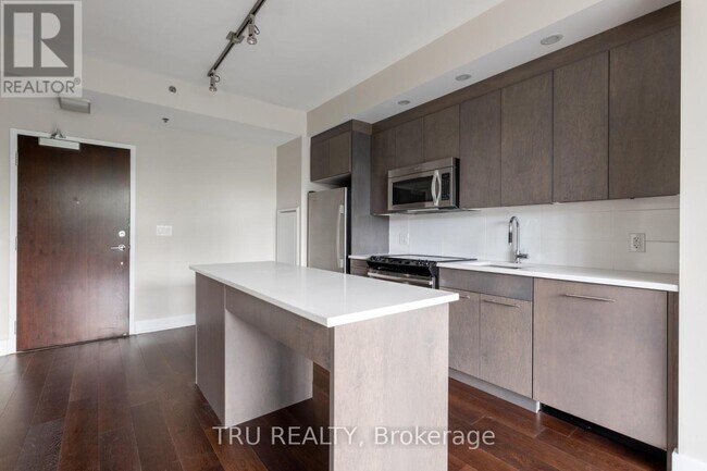 360 Patricia Ave in Ottawa, ON - Building Photo - Building Photo