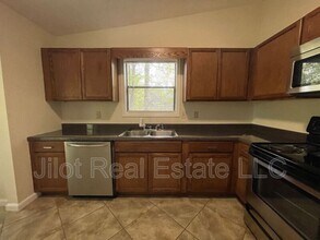 221 Rustic Ridge Dr NE in Kennesaw, GA - Building Photo - Building Photo