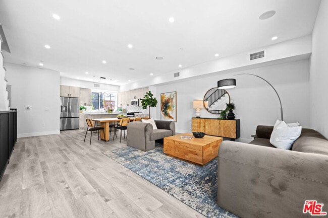 1957 1/2 S Preuss Rd in Los Angeles, CA - Building Photo - Building Photo