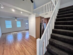2306 N Hoyne Ave, Unit 1R in Chicago, IL - Building Photo - Building Photo