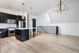 2041 W Cuyler Ave in Chicago, IL - Building Photo - Building Photo