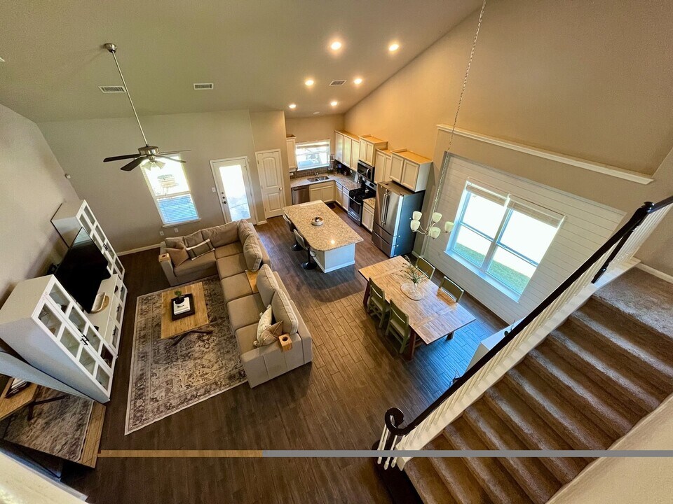 327 Lillianite in New Braunfels, TX - Building Photo
