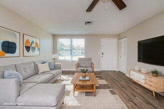 9499 Hayes St in Spring Hill, FL - Building Photo - Building Photo