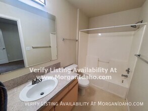 217 N Avenger Ln-Unit -102 in Boise, ID - Building Photo - Building Photo