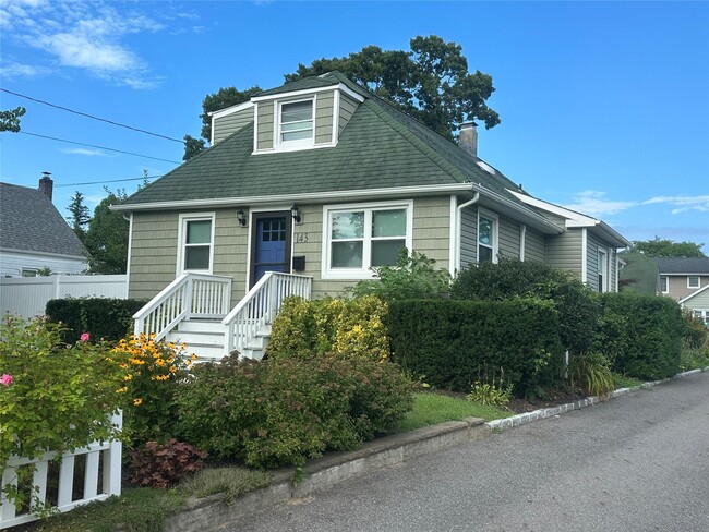 143 Church Ave in Islip, NY - Building Photo - Building Photo