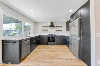 32004 Grenville Ct in Westlake Village, CA - Building Photo - Building Photo