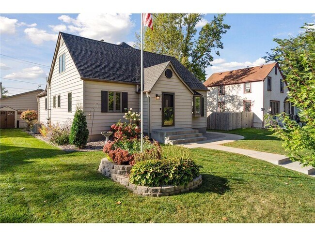 311 Park St E in Cologne, MN - Building Photo - Building Photo