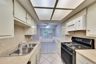 10307 Rutland Village E in Austin, TX - Building Photo - Building Photo