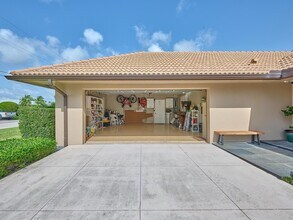 1090 Fairview Ln in West Palm Beach, FL - Building Photo - Building Photo