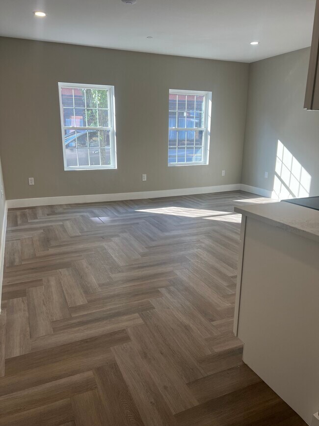 136 Millbury St in Worcester, MA - Building Photo - Building Photo