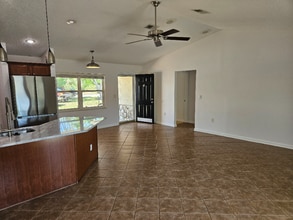 5179 Montford Cir in Spring Hill, FL - Building Photo - Building Photo