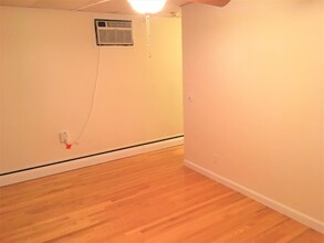 391 Langley Rd, Unit #2 in Newton, MA - Building Photo - Building Photo