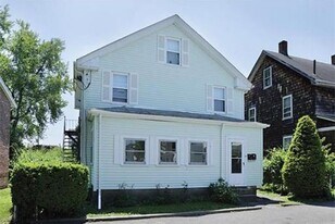 43 Clinton St, Unit 2 in Waltham, MA - Building Photo