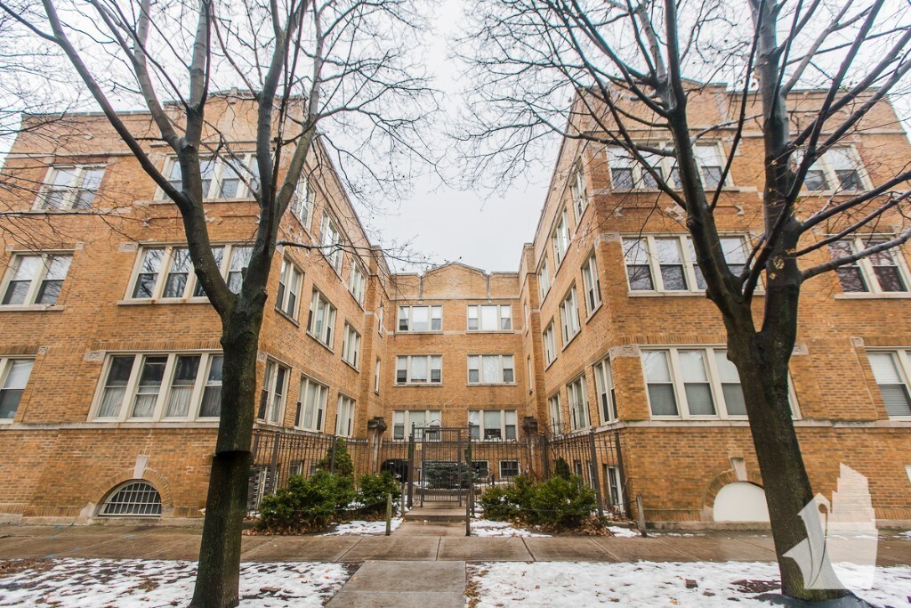 1946 W Leland Ave in Chicago, IL - Building Photo