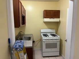 10953 Liverpool St, Unit 18915 89avenue in Jamaica, NY - Building Photo