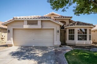 3928 E Douglas Loop in Gilbert, AZ - Building Photo